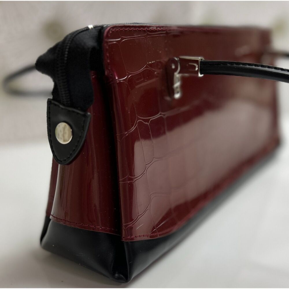 Beijo cherry red and black faux crocodile embossed shoulder bag - Picture 5 of 12